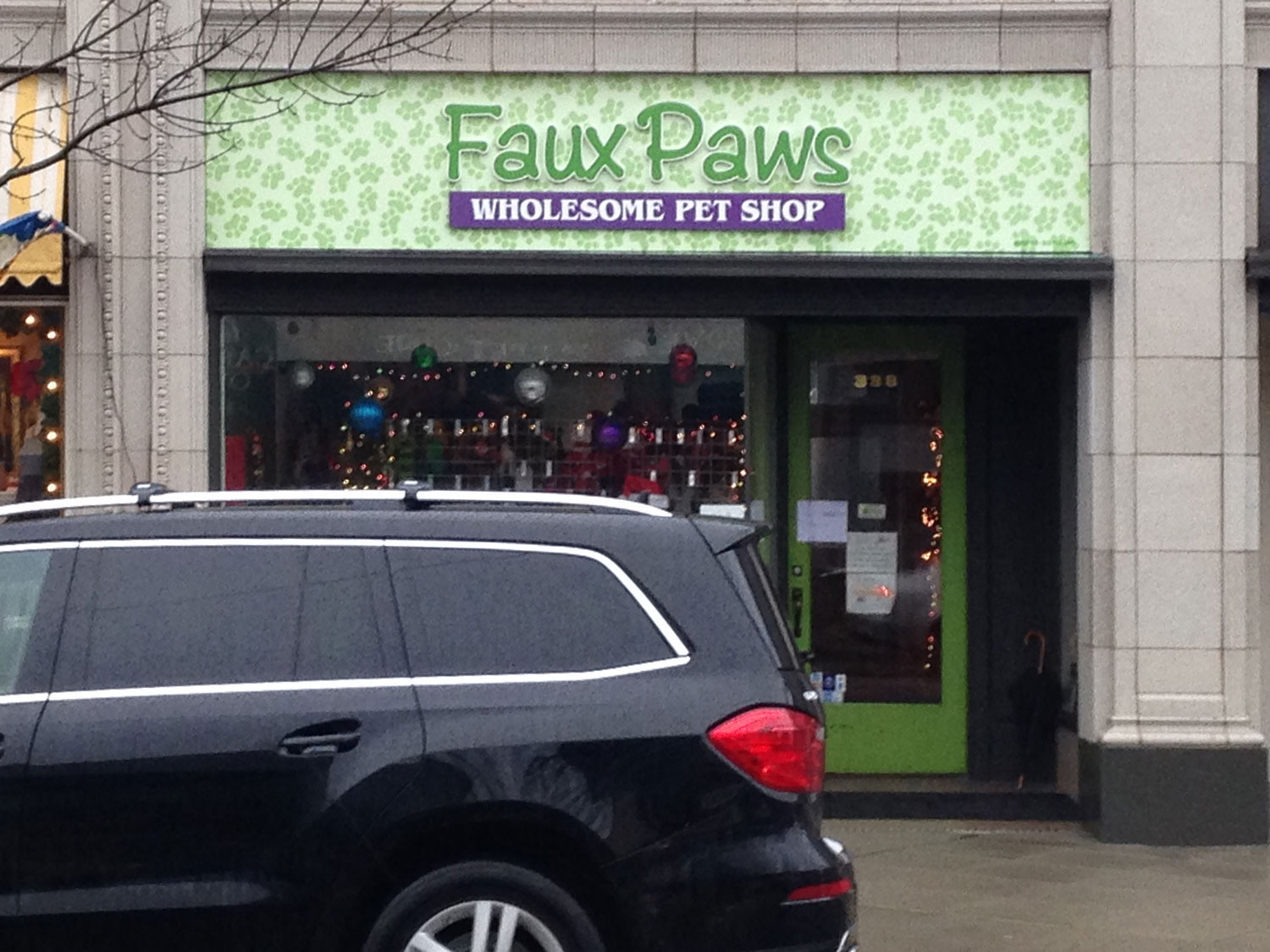 Kevin-O'Connell-Signs-Faux-Paws-Summit-NJ